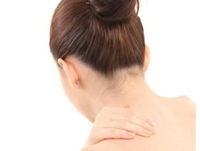 肩膀酸痛怕冷是风湿早期症状吗？